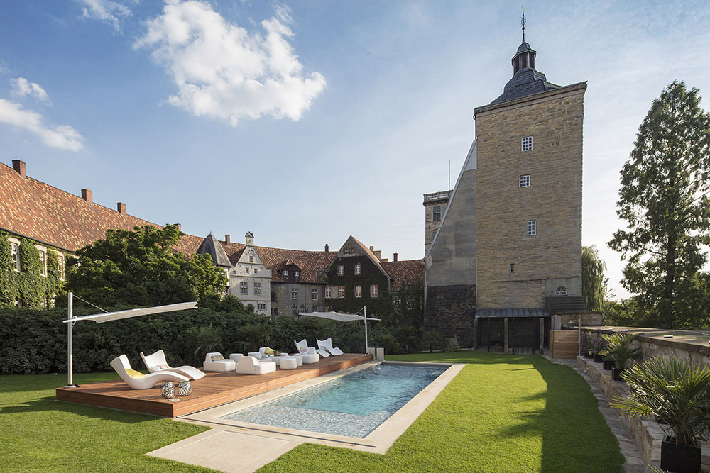 Swimming Pool im Garten